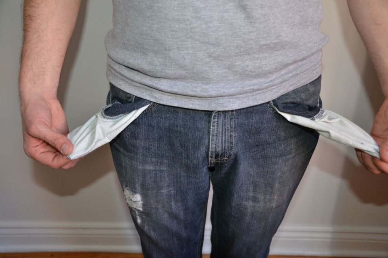 broke_man-with-empty-turned-out-jean-pockets-photo_our_muhc_1200