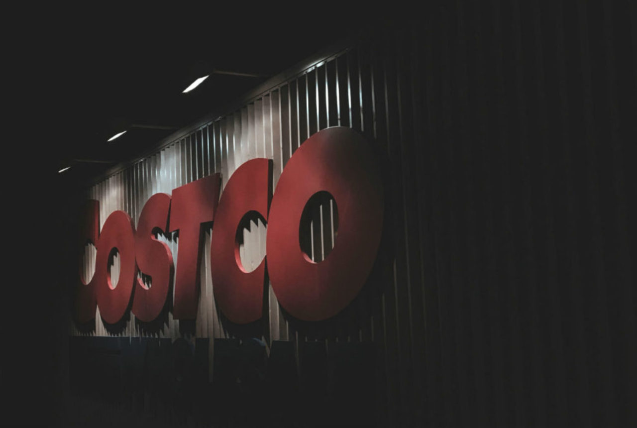 costco-sign-at-night-henry-co-800605-unsplash