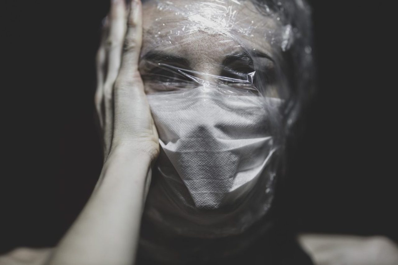 coronavirus-mask-woman-portrait