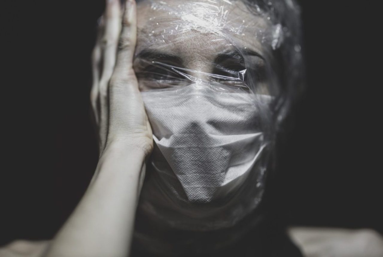 coronavirus-mask-woman-portrait