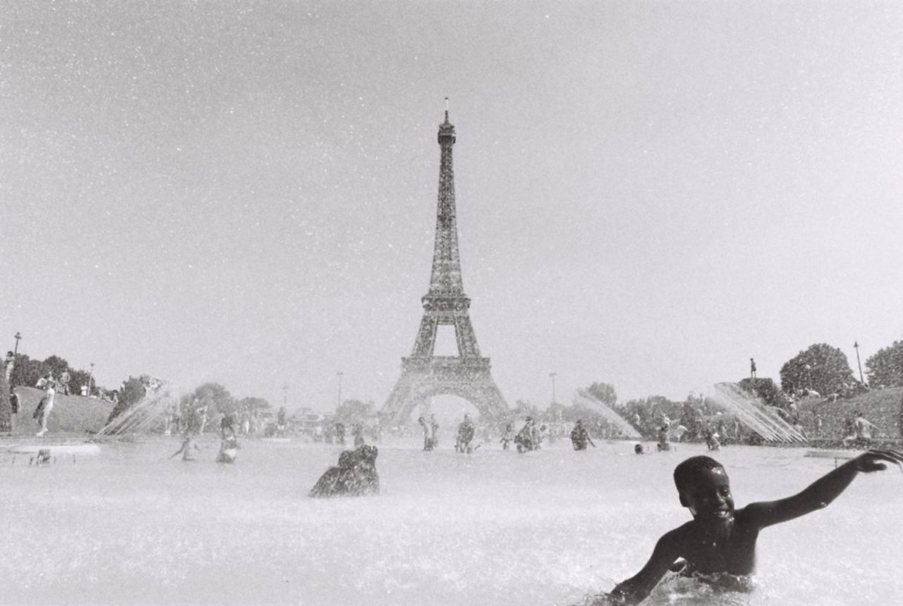 boy-wading-in-fountain-paris-eiffel-tower