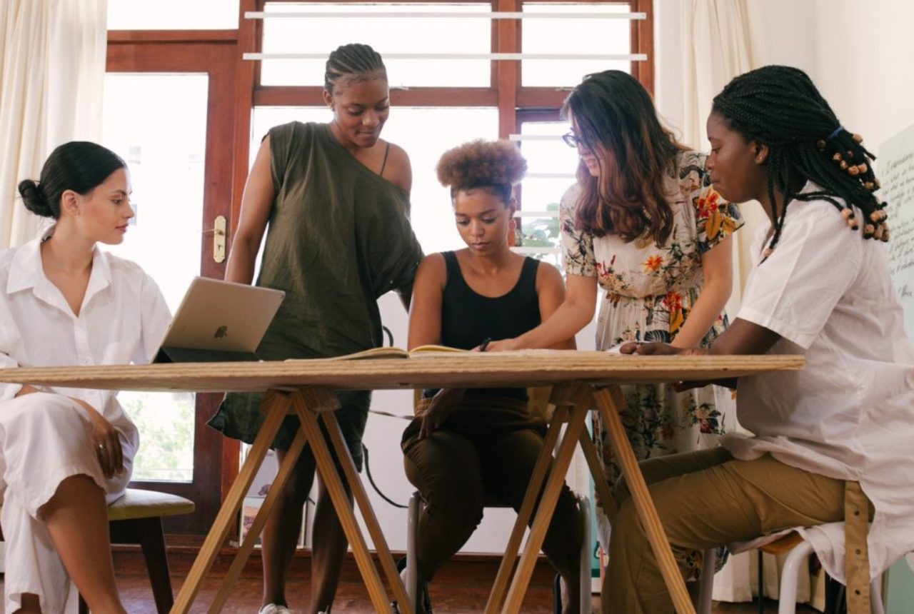 women-discussing-at-the-meeting